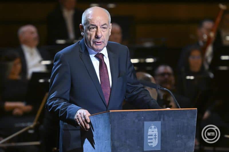 Szerdán egyeztet a köztársasági elnök a parlamentbe jutott pártok vezetőivel